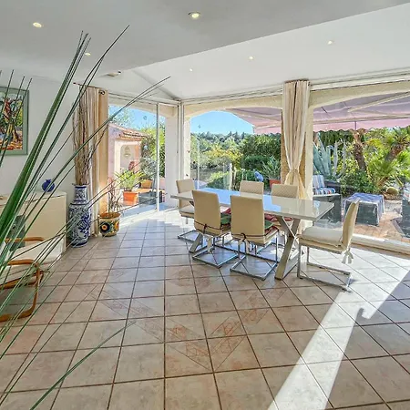 Avec Piscine 1 Hébergement de vacances *