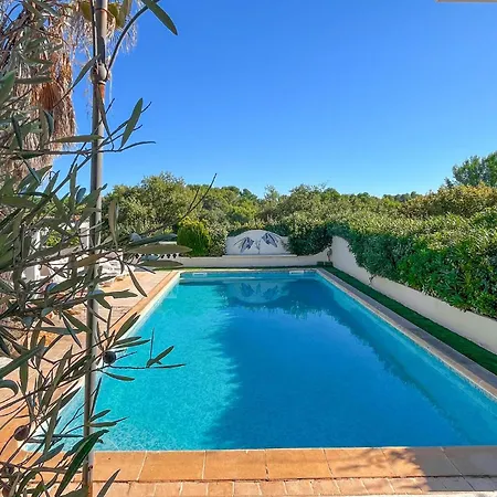 Avec Piscine 1 *